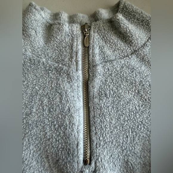 🩶🏃🏻‍♀️🧘🏻‍♀️GAP ATHLETIC Gray Fleece Zip Sweatshirt Top - Picture 2 of 6